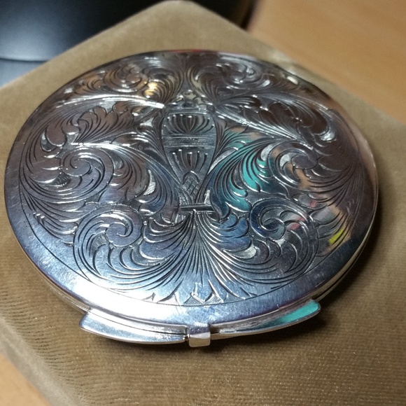 Jewelry - Antique Compact for powder